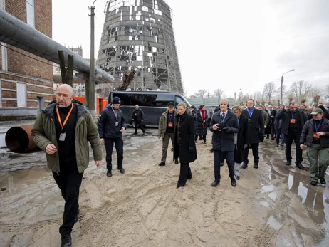 Шмыгаль показал европейским лидерам разрушенную ТЭЦ в Киеве