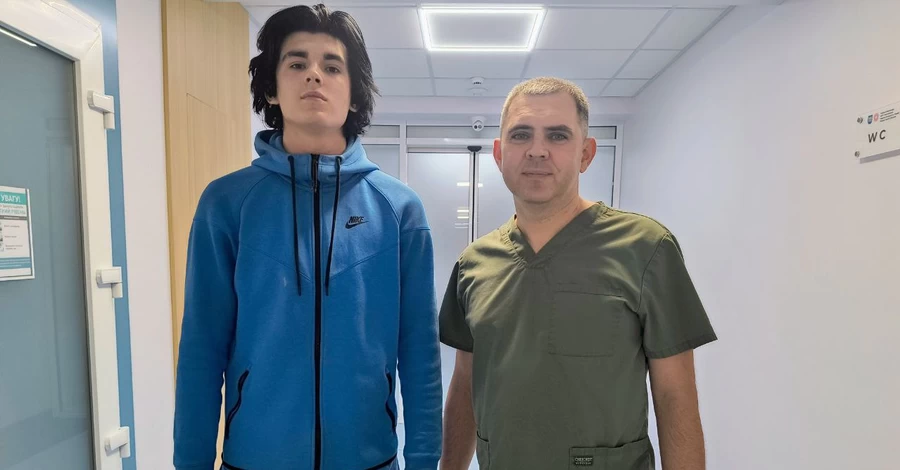 Из больницы выписали 17-летнего львовянина, пострадавшего в результате теракта и пытавшегося спасти полицейскую