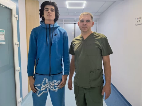 Из больницы выписали 17-летнего львовянина, пострадавшего в результате теракта и пытавшегося спасти полицейскую