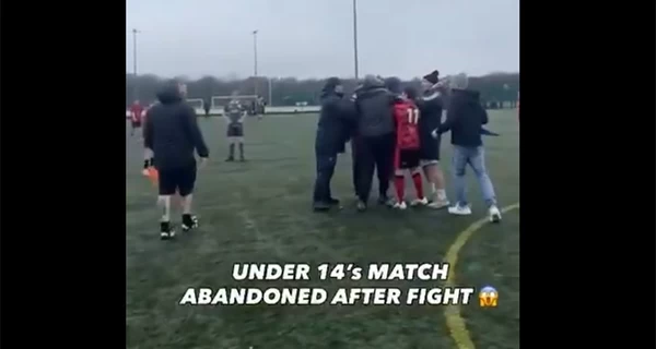 В Уельсі батьки влаштували масову бійку на матчі 14-річних футболістів