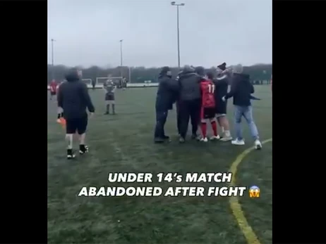 В Уельсі батьки влаштували масову бійку на матчі 14-річних футболістів