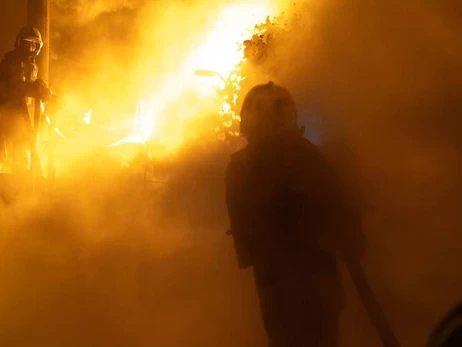 В Киеве горит здание на бульваре Верховной Рады, район окутан дымом