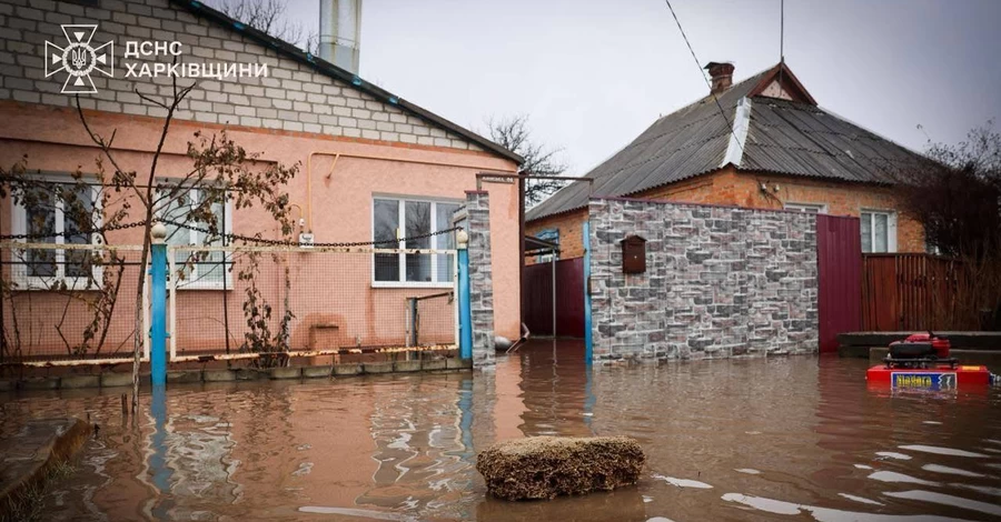Спасатели уже работают днем и ночью: в Украину идет «большая вода»