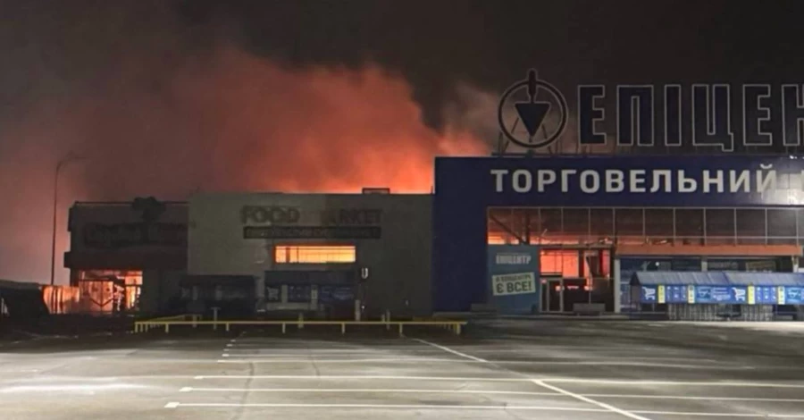 Росія 12 разів вдарила по Запоріжжю, пошкоджені два ТЦ, об’єкти критичної інфраструктури та багатоповерхівки