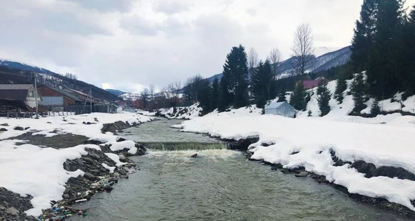 Карпати у березні: Синевир, Шипіт і гастротури без натовпу туристів, зате з низьким цінником