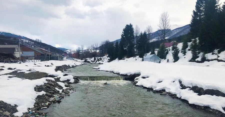 Карпати у березні: Синевир, Шипіт і гастротури без натовпу туристів, зате з низьким цінником