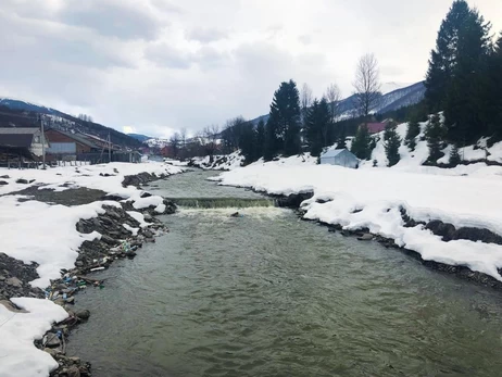 Карпати у березні: Синевир, Шипіт і гастротури без натовпу туристів, зате з низьким цінником