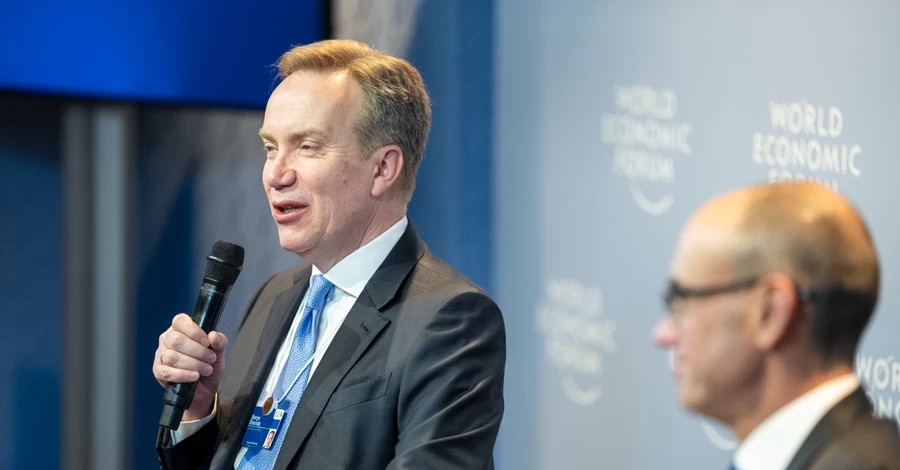 Президент форума в Давосе подал в отставку из-за ужинов и переписки с Эпштейном