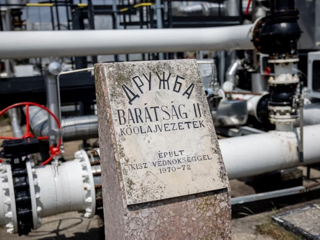 Шоу на трубі: як Орбан використовує «Дружбу», щоб урятувати свій рейтинг перед виборами