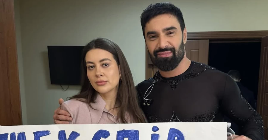 Раміна прийшла на концерт Козловського із плакатом 