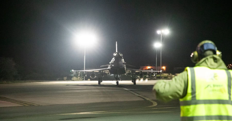 Иранский беспилотник ударил по британской авиабазе на Кипре, ЕС отреагировал