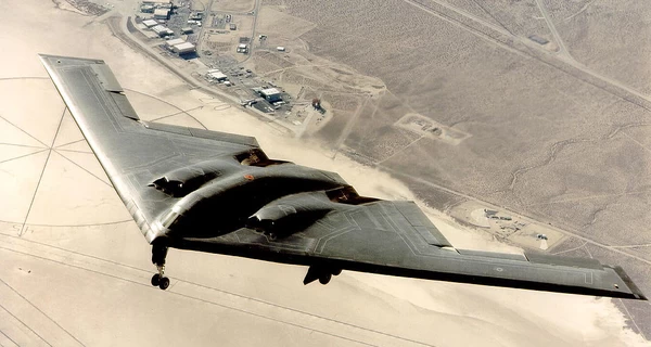 Нова зброя у війні з Іраном: стелс В-2, лазерний «промінь» та чорні «Томагавки»