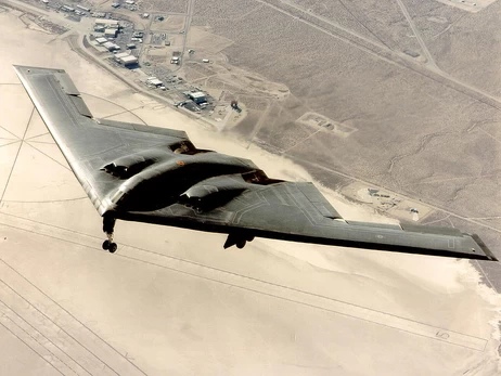 Нова зброя у війні з Іраном: стелс В-2, лазерний «промінь» та чорні «Томагавки»