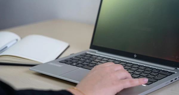 Українців в ОАЕ та Бахрейні просять подавати запити через онлайн-форму - телефонні лінії перевантажені 