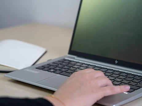 Украинцев в ОАЭ и Бахрейне просят подавать запросы онлайн – телефонные линии перегружены 