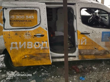 В Сумской области россияне атаковали автомобиль Укрпочты, ранены сотрудники 