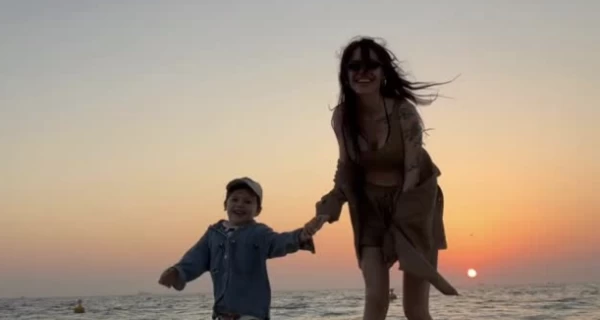 Співачка MamaRika не може вилетіти з ОАЕ: Тут постійні обстріли і майже немає укриттів