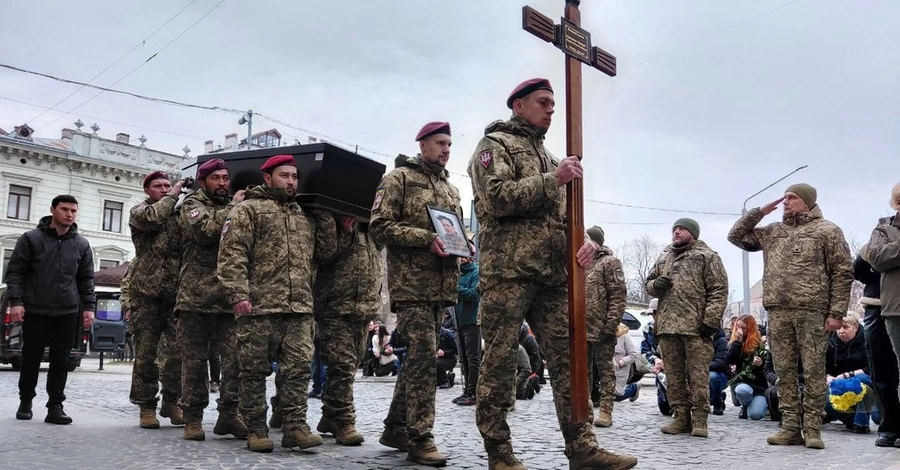 Завжди рвався у найгарячіші точки - у Львові прощаються із загиблим військовим Лемберґом