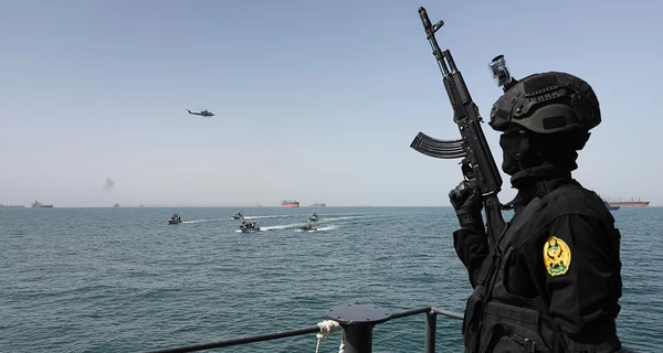 Ормузский пролив в блокаде: 700 судов застряли в ожидании большой войны