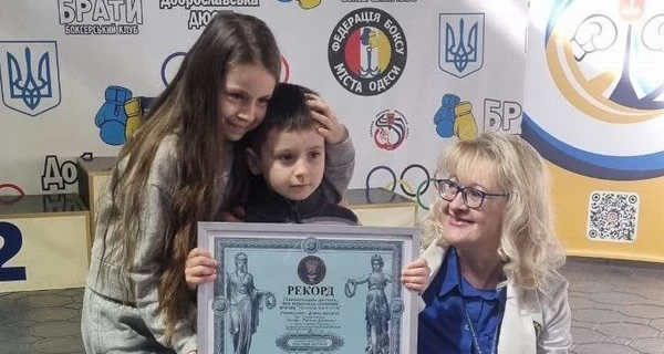 В Одесі 4-річний хлопчик став рекордсменом України, зробивши 1150 присідань 