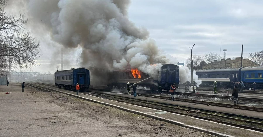 Росія вдарила по потягу в Миколаєві - травмовано працівника Укрзалізниці