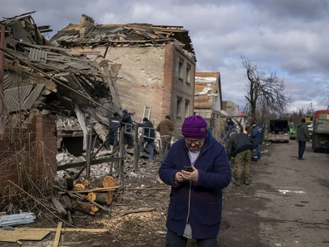 Зоопарк та тролейбуси вже евакуювали, але пологовий будинок приймає породіль: як живе Слов'янськ