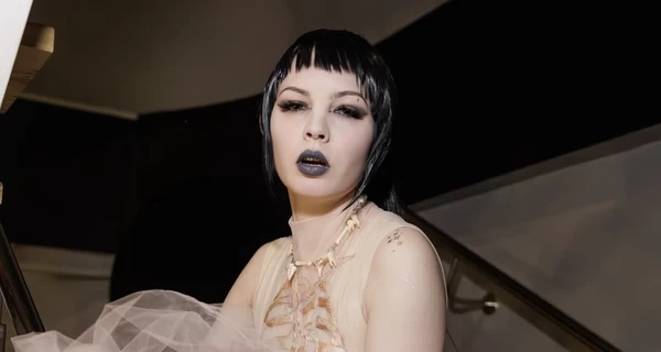 Кажанна після конфлікту з Jerry Heil підписала контракт з лейблом Ірини Горової