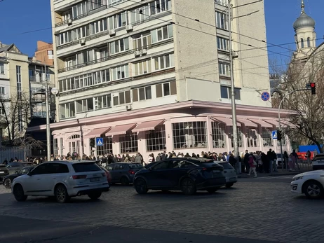 В Киеве розовую кондитерскую Namelaka открыли в серой 