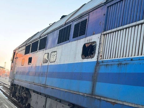 Російські війська атакували дроном пасажирський потяг 