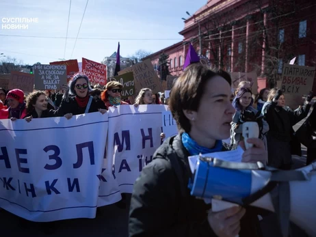 “Квіти – клумбам”: у Києві 8 березня відбувся марш за права жінок