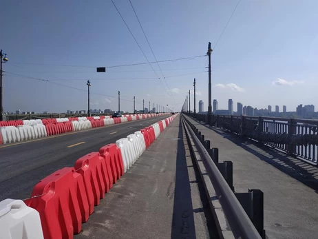 Балки моста Патона имеют дыры, а плиту проезжей части рвет арматура, - НАН