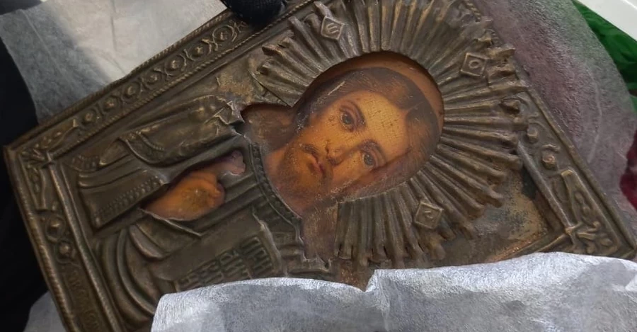 Пограничники предотвратили незаконный вывоз старинных икон в Румынию