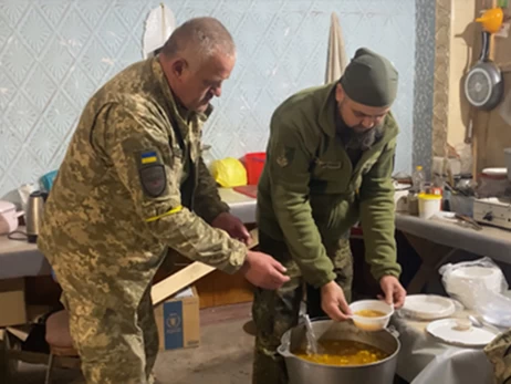 Військова кухня: як годують захисників і чому не можна обійтися без волонтерів