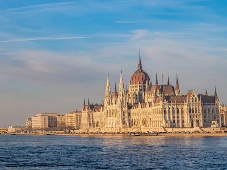 Валюта и золотые слитки 