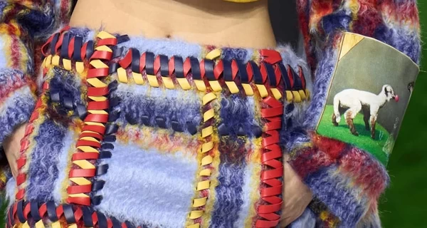 Louis Vuitton використав роботи українського художника у новій жіночій колекції