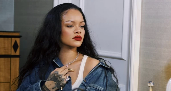 Женщину, обстрелявшую дом Рианны, обвинили в покушении на убийство певицы