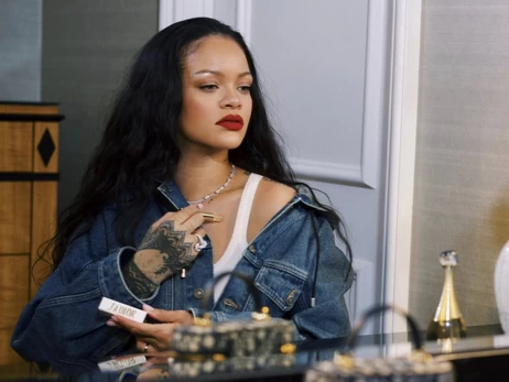 Женщину, обстрелявшую дом Рианны, обвинили в покушении на убийство певицы