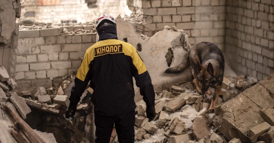 Российский дрон ударил по полицейскому отделению в Шостке, пострадали 40 человек