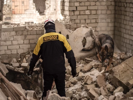 Российский дрон ударил по полицейскому управлению в Шостке, ранены 40 человек