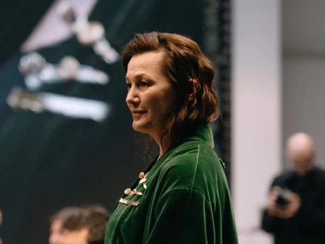 64-летняя актриса и ведущая «Лото Забавы» Лариса Руснак вышла на подиум Недели моды в Париже