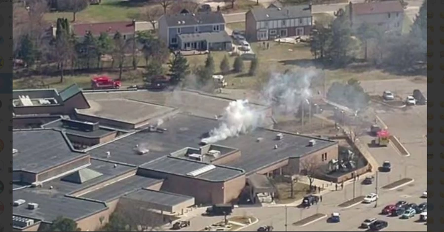 В американском штате Мичиган произошел теракт в синагоге - авто врезалось в здание, началась стрельба 