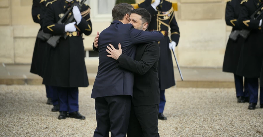 Зеленський прибув у Париж