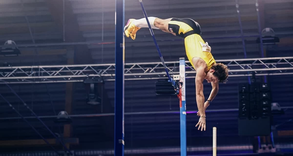 Арман Дюплантіс оновив власний світовий рекорд у стрибках із жердиною