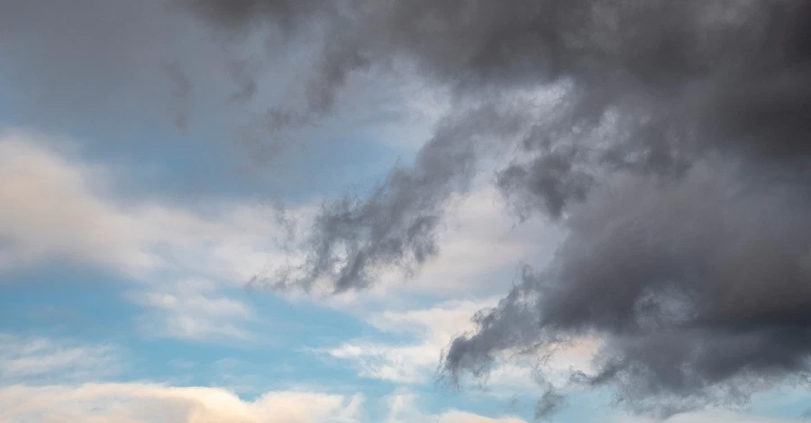 На выходные в Украине прогнозируют сильный штормовой ветер