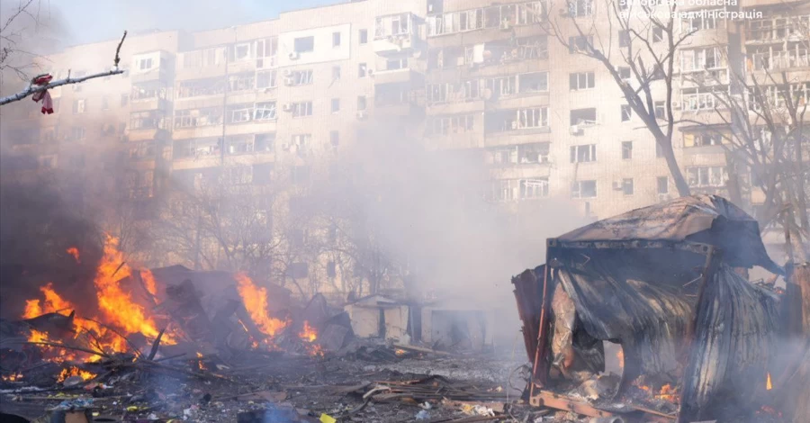 Росіяни вдарили по житловому кварталу Запоріжжя - є жертва, багато поранених
