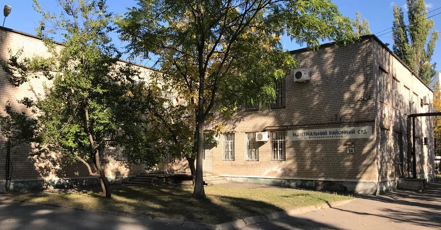 Напад на суддю у Дніпрі: поліція відкрила дві справи та шукає злочинців