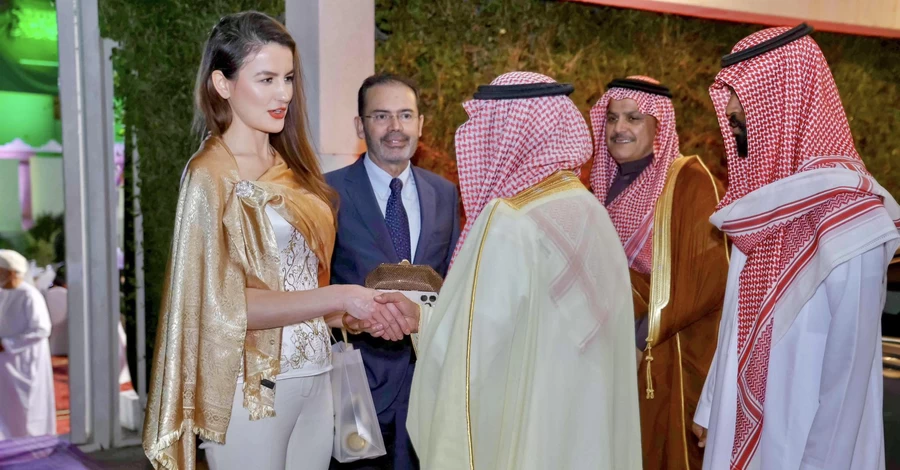 Посол Украины в Омане, вызвавшая обсуждения своим нарядом, прокомментировала ситуацию