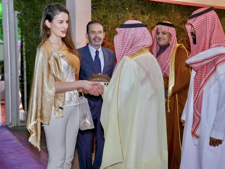 Посол України в Омані, яка викликала обговорення своїм вбранням, прокоментувала ситуацію