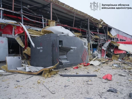 Росія вдарила по терміналу Нової пошти у Запоріжжі, багато постраждалих 