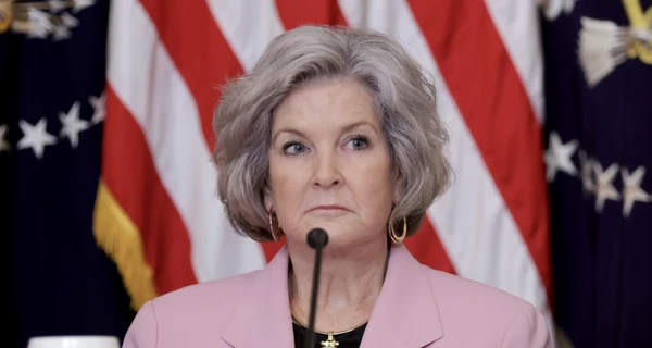 Удар для Трампа: руководитель аппарата Белого дома Сьюзи Уайлз сообщила о смертельной болезни 